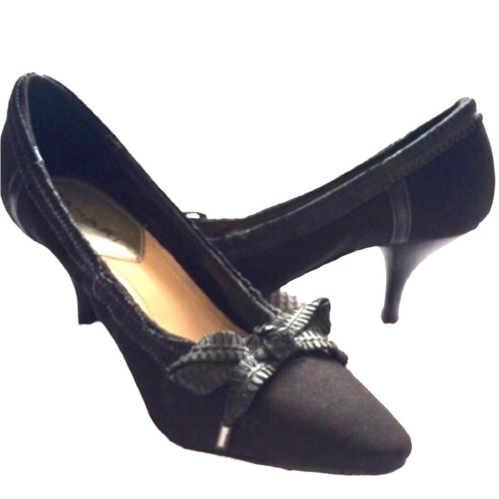 Tahari Bess Heel Pump Bow 6